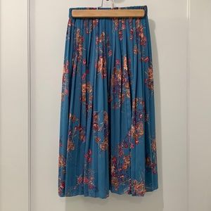 Zara beautiful flower print skirt in size S